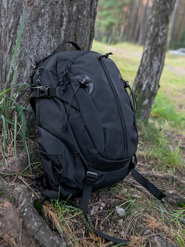 Рюкзак с накладным карманом с молнией по центру, black